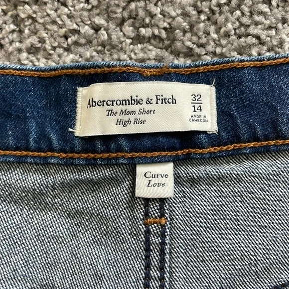 Abercrombie & Fitch Curve Love High Rise Mom Short - Picture 3 of 4
